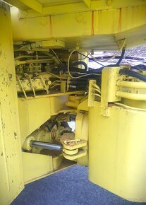 3x nakladač ZTS UNK 320 - 6