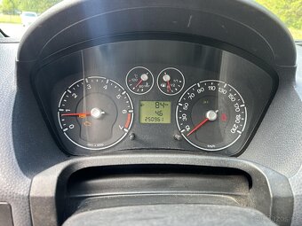 Ford Fiesta 1,4 59kW benzín rok 2007 - 6