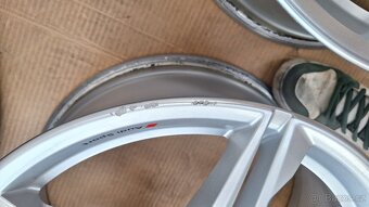 Alu kola Audi 18" 5x112 8J ET40 245/40 R18 6,5mm A4B9 - 6