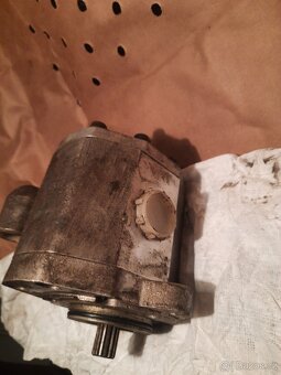 Prodám elektromotor 5.5kw,závaží,díly, - 6