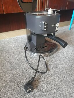 KÁVOVAR  ZN.  DELONGI,  PÁKOVÝ  220  V. - 6
