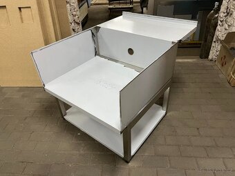 Nerezový pracovní stůl se dvěma policemi - 6