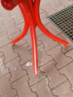 Dřevěný věšák TON - 6