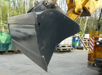 Pevná dvoubřitá svahovací lopata š.150cm pro JCB 3cx/4cx/5cx - 6