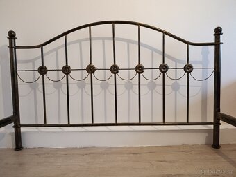 Kovová ručně zdobená manželská postel 180x200 - 6