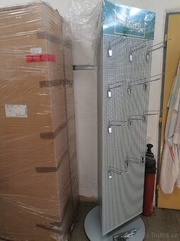 Nové otočné prodejní stojany, regály - 6