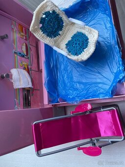 Barbie karavan +1 Barbie + 2 kempingové židličky - 6