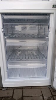 Whirlpool lednice kombinovaná 341 litrů - 6