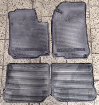 prodám gumové koberečky do VW Golf 4 - 6