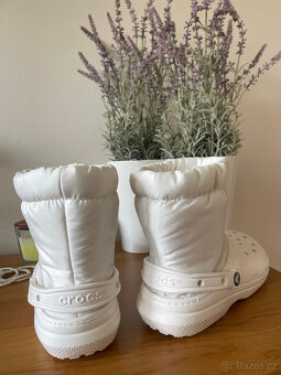 Bílé zimní kožíškové sněhule original Crocs, vel. 39 - 6