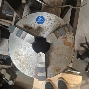 Soustružnická sklíčidla - upínací hlavy k soustruhu, zn. TOS - 6