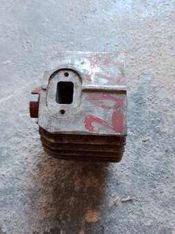 Výfuk a přilba - 6