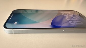 iPhone 15 128 GB ve výborném stavu - 6