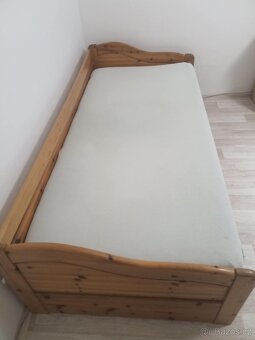 Dřevěná,polohovací postel s roštem a matrací - 6