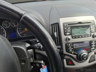 HYUNDAI i30 1.4 i BENZÍN 79.800 km - 6