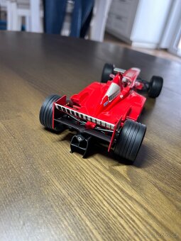 Ferrari F300 1:18 - 6
