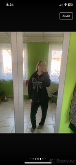 Černá mikina se zipem s kamínkovým motýlem - 6