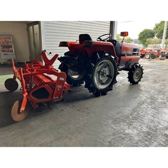 Malotraktor Kubota s čelním nakladačem - 6