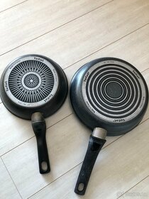 2 ks pánev Tefal průměr 24 cm a 20 cm, výška 5,5 cm - 6