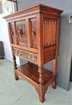 Starožitný masivní vyřezávaný kabinet - 6