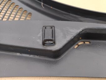Prodám. Plastový kryt pod stěrače - torpédo  Škoda Octavia 3 - 6
