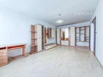 Pronájem bytu 1+1, 52 m² se zahradou a parkováním, ul. Mánes - 6