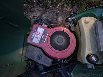 Zahradní sekací traktůrek, motor briggs stratton. - 6