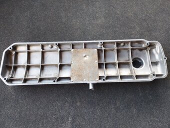 Víko ventilů BMW s motorem M30 - 6
