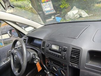TOYOTA COROLA VERSO D4D - 6
