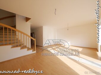 Prodej koncového řRD 4+1 [125m2] se zahradou, 2x parking, Če - 6