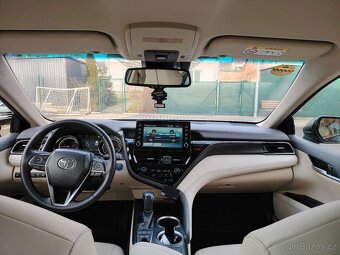 Toyota Camry Hybrid - 6