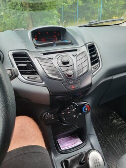 Prodám ford fiesta r.v.2009 - 6