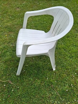 Zahradní nábytek 6 židlí a stůl plast - 6