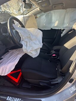 Prodám Mitsubishi Lancer 2011, 1.5i – auto po dopravní - 6