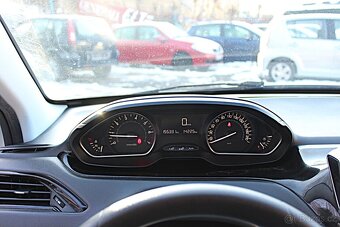 Peugeot 208 - 6