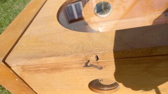 Dřevěná prosklená bedna na hodiny - 6