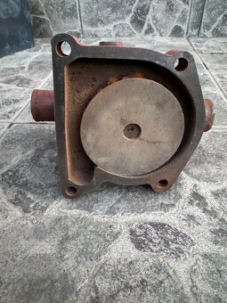 Vodní pumpa, čerpadlo asi na traktor - 6