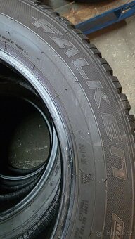 Prodám zimní pneu 215/60/16 - 6