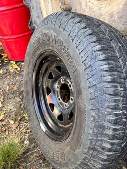 Prodam pneumatiky s diskama 255/70 r16 6x139.7 - 6