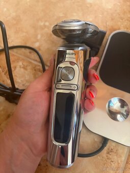 Prémiový elektrický holicí strojek Philips Shaver - 6