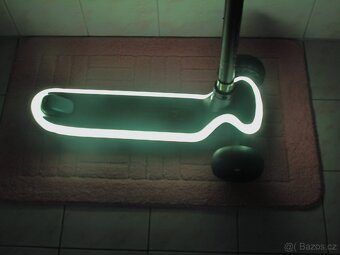 Dětská koloběžka CARIBOO LED SCOOTERS - 6