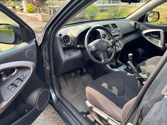 Toyota RAV4 2006 2.2 D-CAT 130 kW - 6
