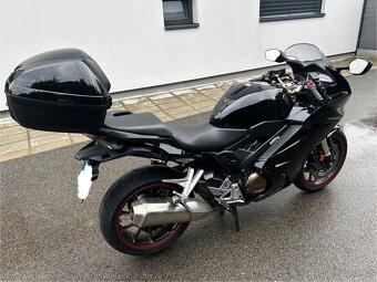 Honda VFR800F - 6