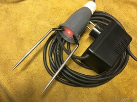 Elektrický omračovač na ošipané - zabijačka Tip na darček - 6