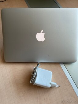 MacBook Air 13.   2015. Core i5 - 6