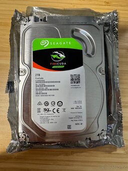 HDD disky Synology / Western Digital / Seagate / Dell - 6