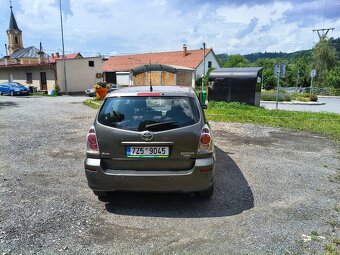 Toyota Corolla Verso - 6