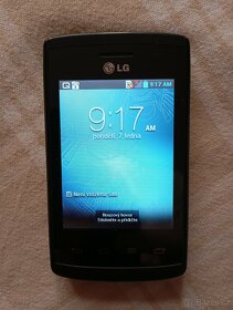 Tlačítkový Nokia X3-00 a dotykový LG-E410i - 6