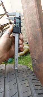 prodám 1 kus letní pneu Baru 235/50R18-09 - 6