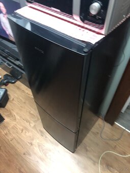 Malá lednice s mrazákem do 145cm. Nová nepoužita - 6